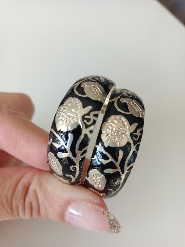 Conjunto de pendientes, pulseras y colgante