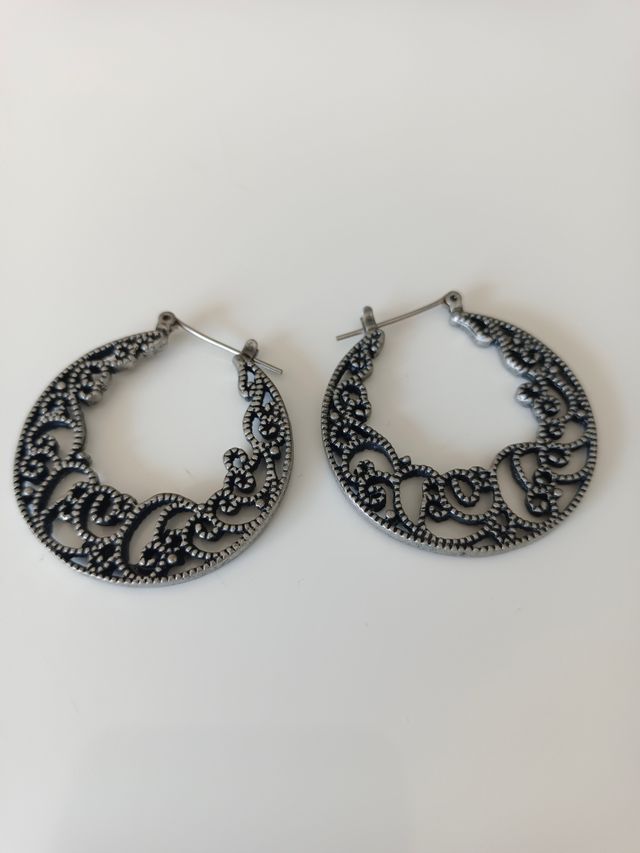 Conjunto de pendientes, pulseras y colgante