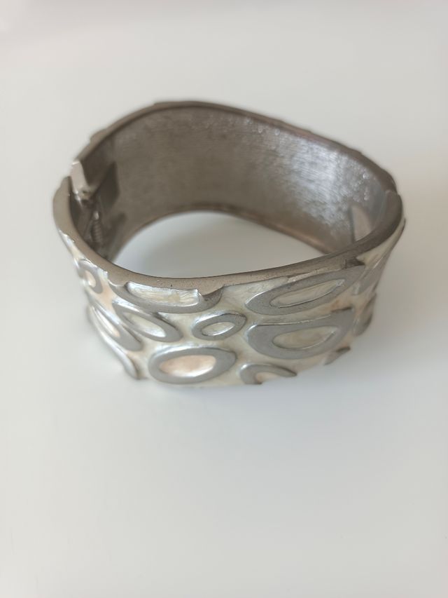 Conjunto de pendientes, pulseras y colgante