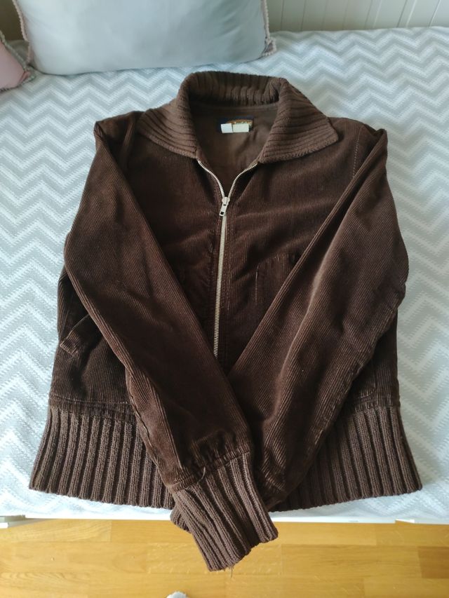 Cazadora de pana marrón