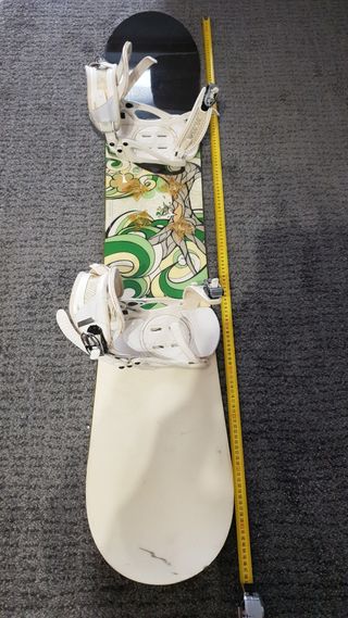 Tabla de snowboard Salomon y botas