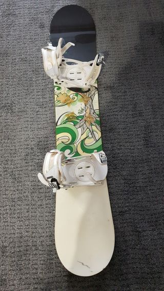 Tabla de snowboard Salomon y botas