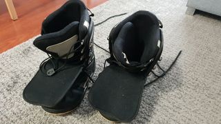 Tabla de snowboard Salomon y botas