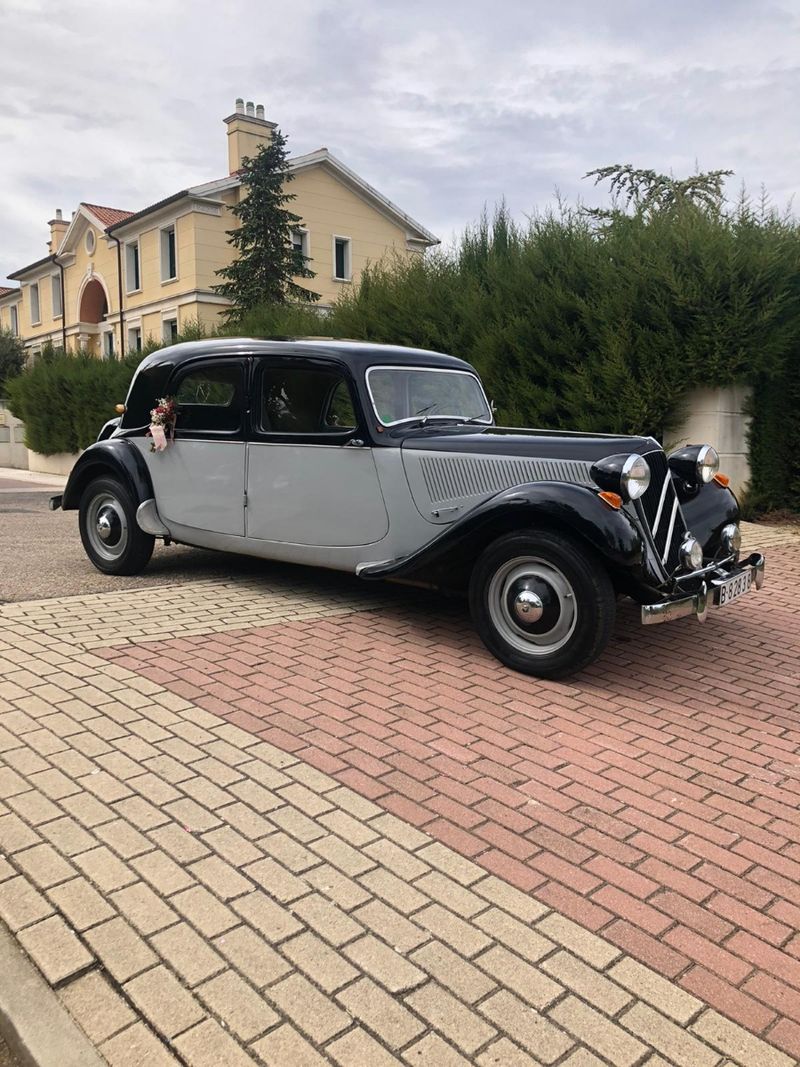 Alquiler coches clásicos bodas, comunion, etc en Valladolid en WALLAPOP, image size:800x1067