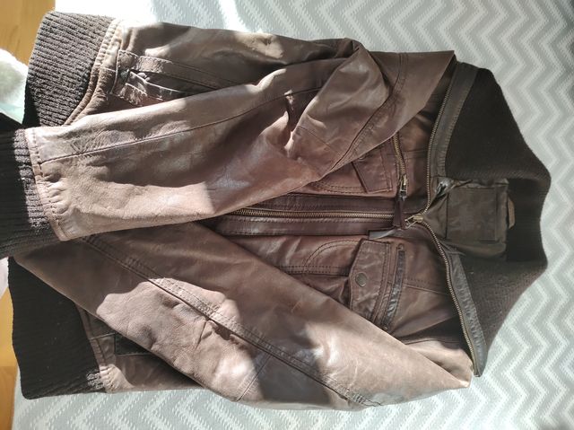 Cazadora de CUERO marrón talla M en buen estado.