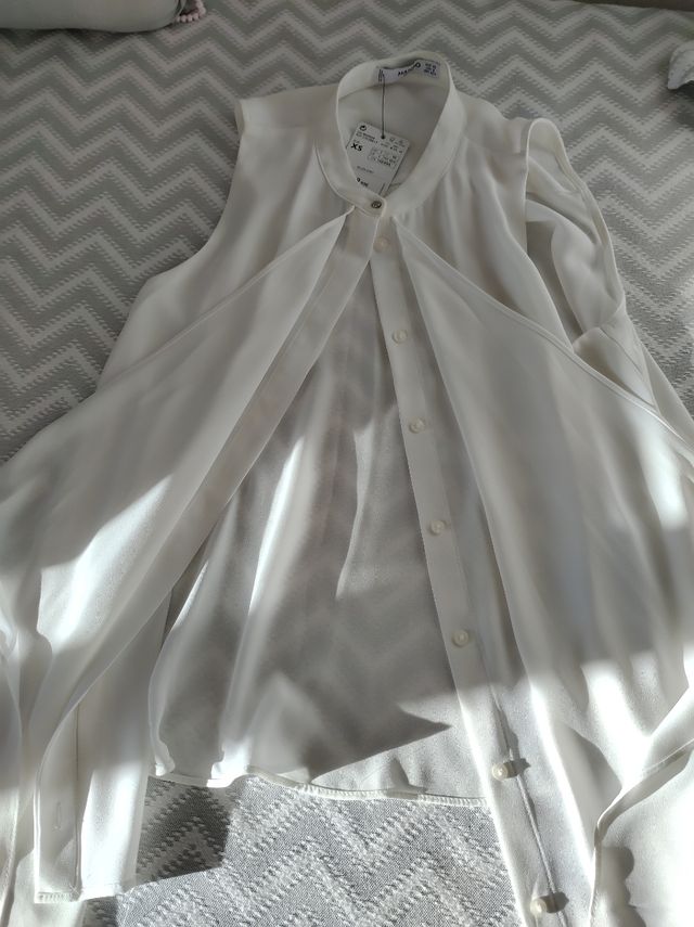 Blusa Mango sin mangas a estrenar