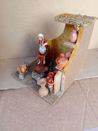 Figuras de Belén Landi Alfarero en su taller