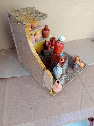 Figuras de Belén Landi Alfarero en su taller
