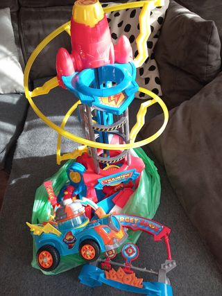 Superthings Tower+coche+figuras

+ coche Kazoom