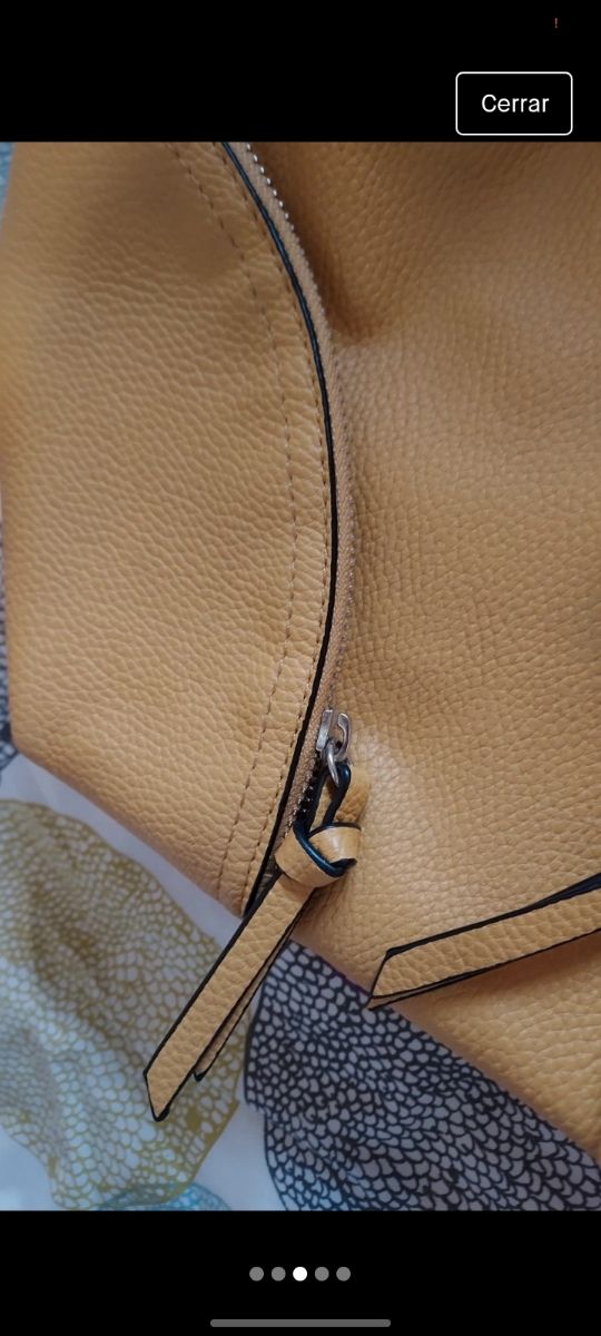 Mochila color mostaza efecto piel