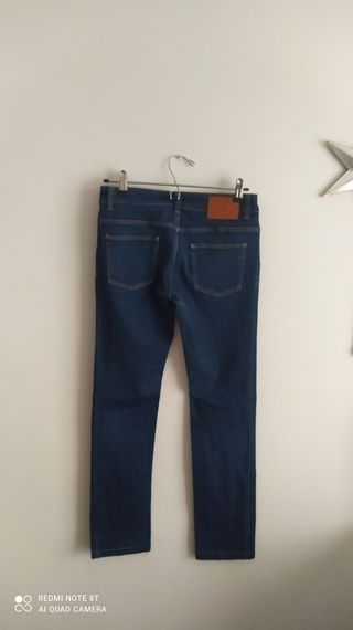 Pantalón vaquero de Massimo Dutti.