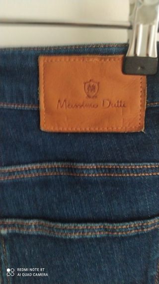 Pantalón vaquero de Massimo Dutti.