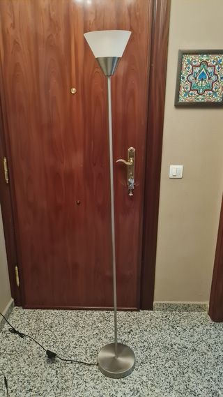 Lámpara de pie cromada