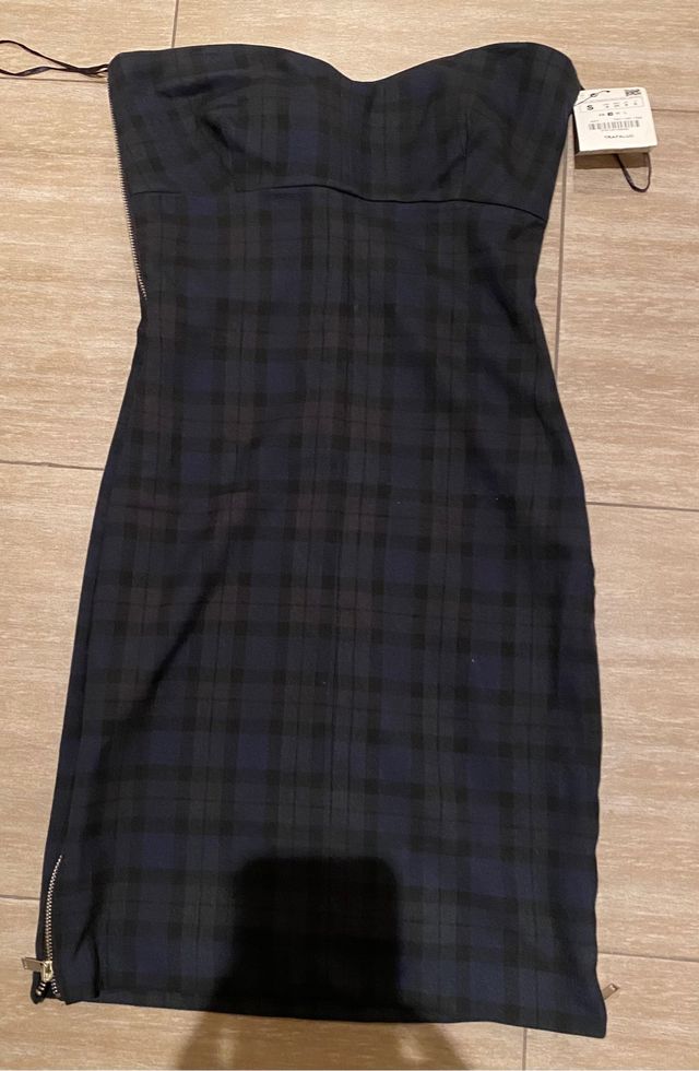 Vestido palabra de honor entallado