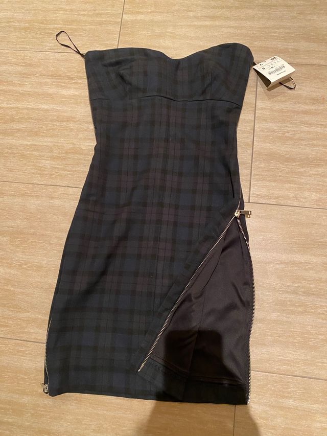 Vestido palabra de honor entallado