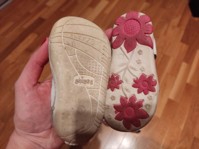 biomecánic y sandalia