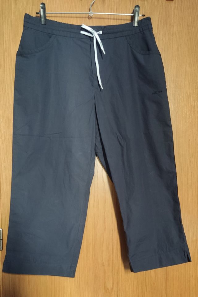 Bermuda azul marino de Mito, sin estrenar.