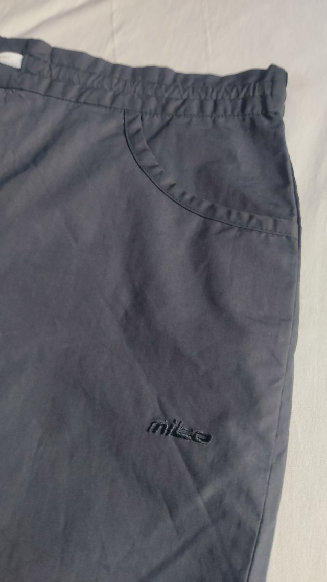 Bermuda azul marino de Mito, sin estrenar.