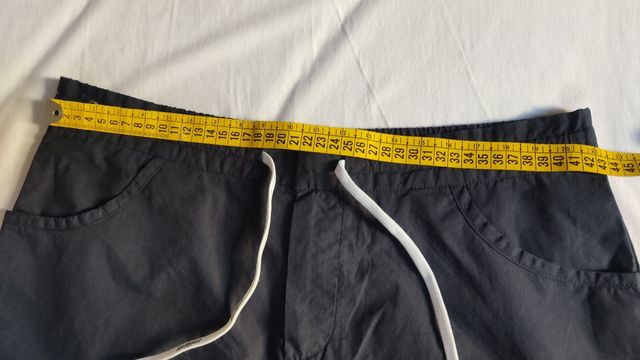 Bermuda azul marino de Mito, sin estrenar.