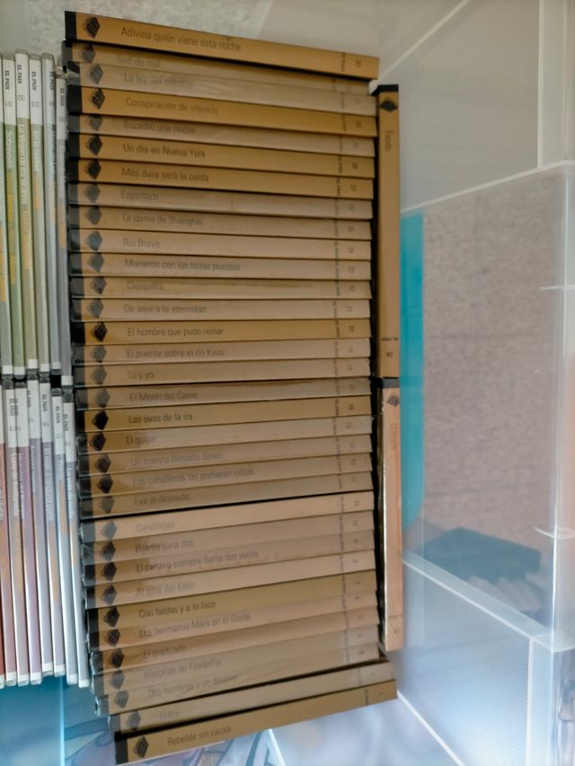 35 DVDs Peliculas/ Libros