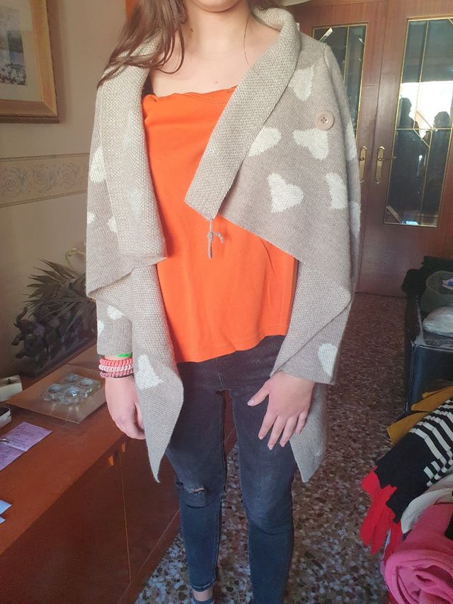 CHAQUETA LARGA DE PUNTO.