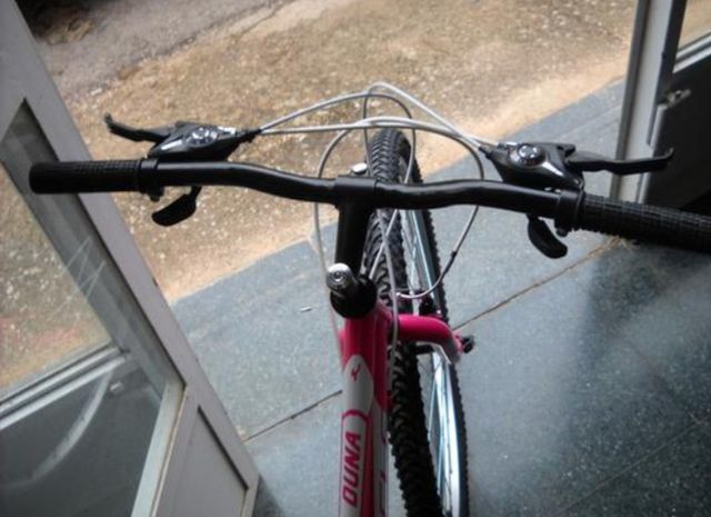 Mountain bike rosa con ruote da 24 p