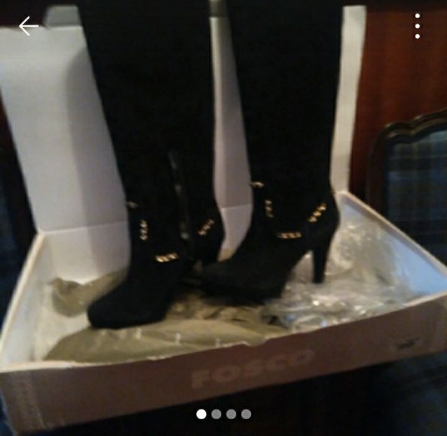 Botas altas con cadena dorada de piel . ante.