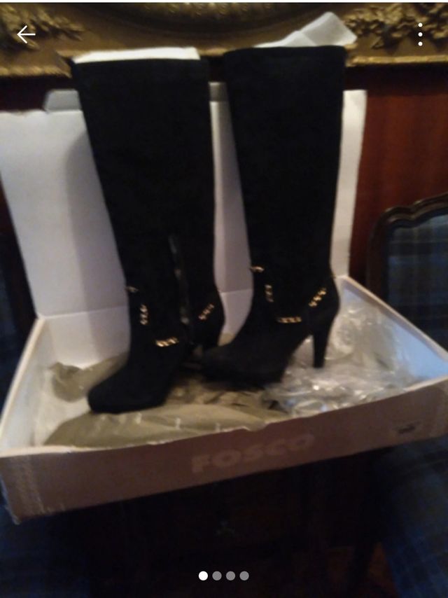 Botas altas con cadena dorada de piel . ante.