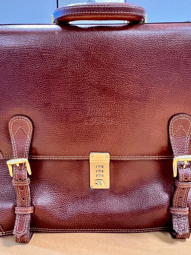 Maletín portadocumentos piel.