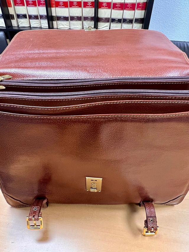 Maletín portadocumentos piel.