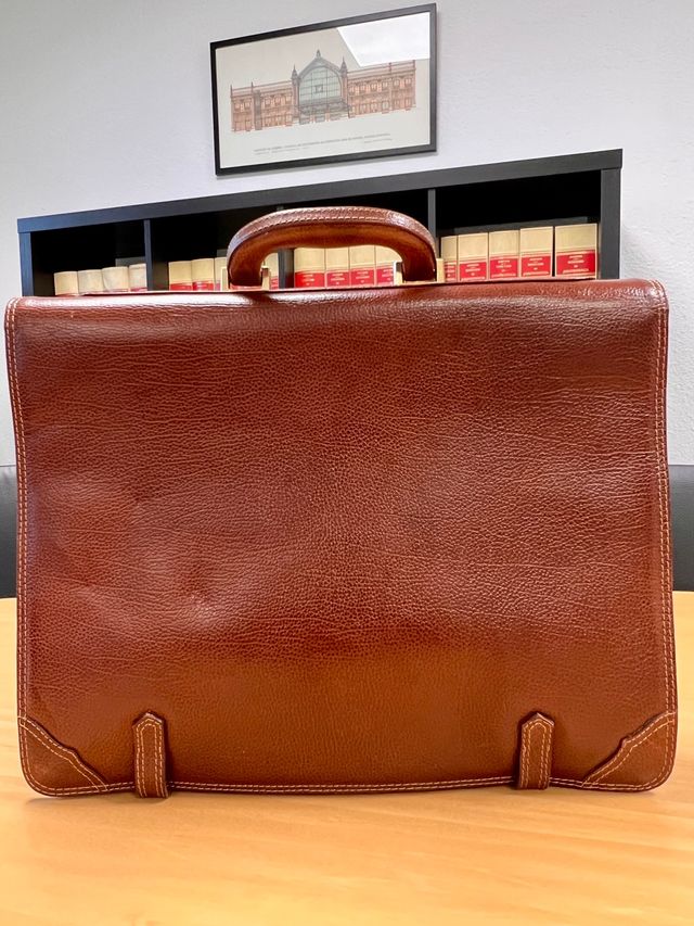 Maletín portadocumentos piel.