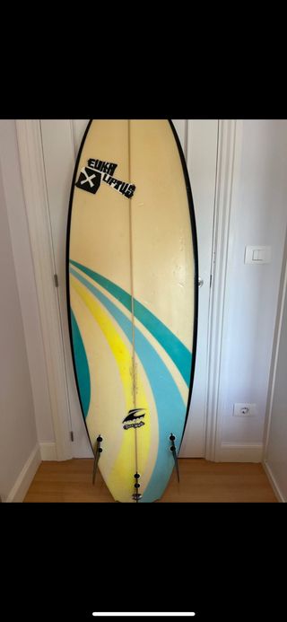SURF PACK: Tabla + 2 Trajes