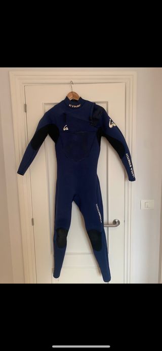 SURF PACK: Tabla + 2 Trajes