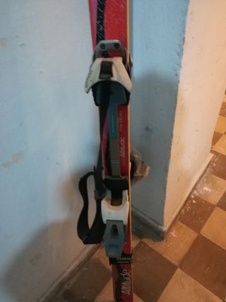 Esquís de travesía y fijaciones 