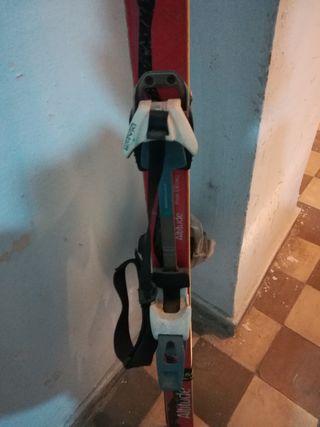 Esquís de travesía y fijaciones 