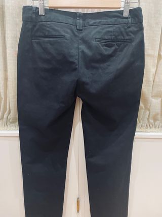 Pantalón negro de Zara