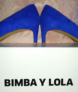 Zapatos de ante azul klein