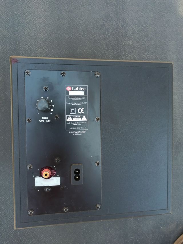 Subwoofer Labtec altavoz audio casi regalo 