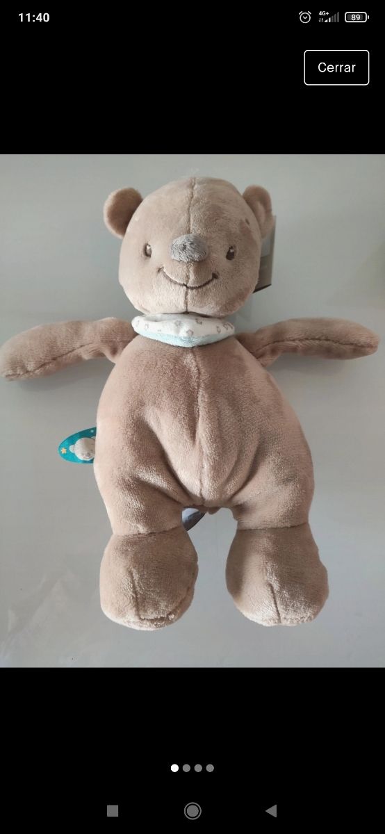 peluche oso, la etiqueta se le ha caído, tiene per
