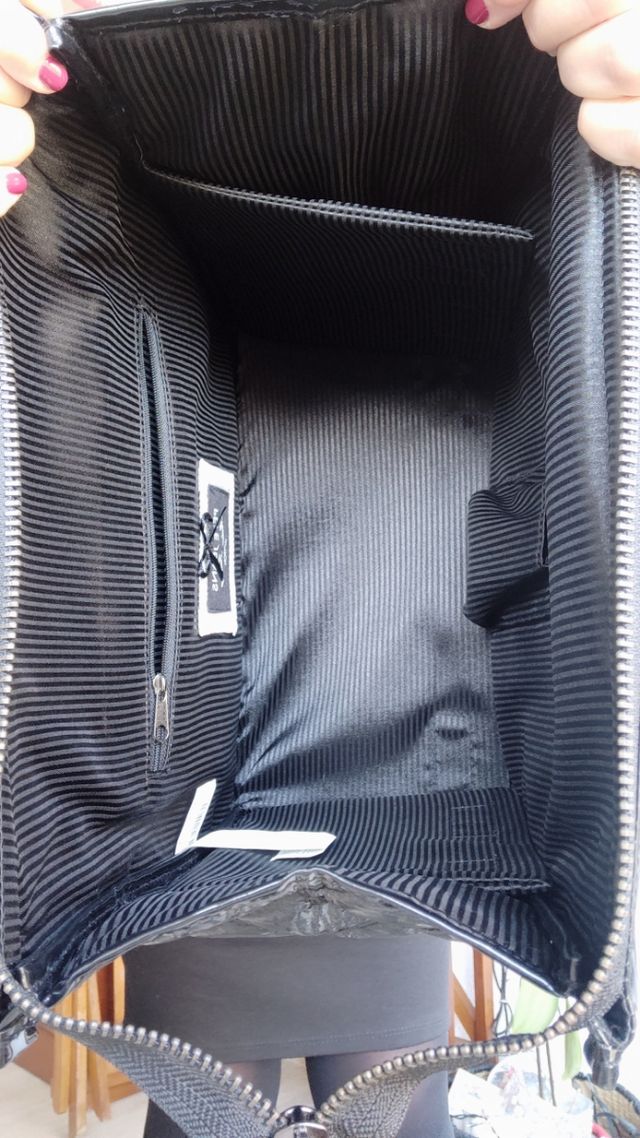 bolso acolchado y de charol