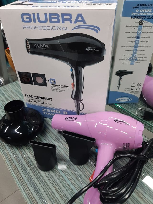 secador de pelo color rosa