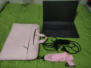 Portátil prácticamente nuevo HP 255 G7 funda rosa