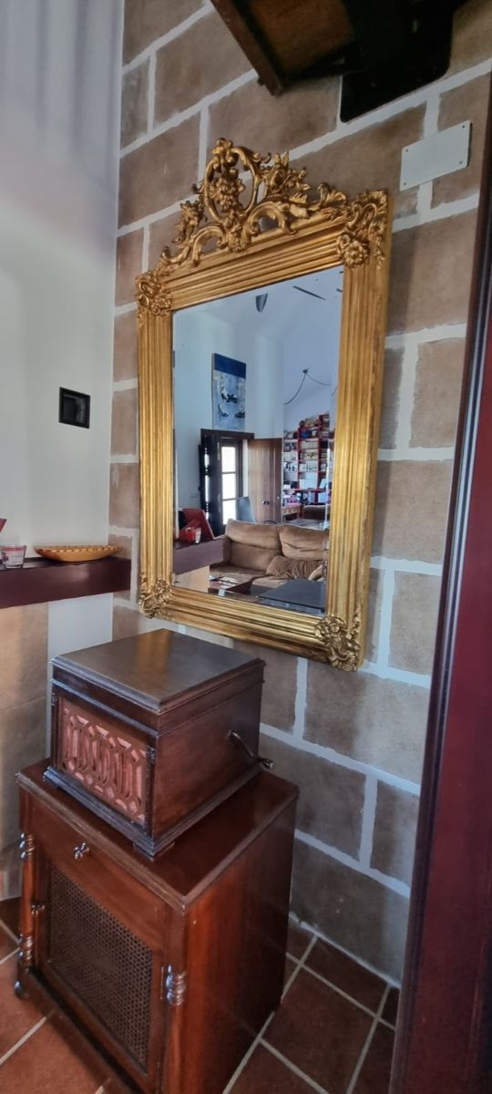 Espejo artesanal restaurado bañado en pan de oro