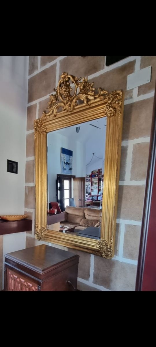Espejo artesanal restaurado bañado en pan de oro