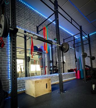 Racks musculación y jaulas CrossFit para gimnasios