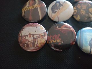 AC/DC Lote de 12 chapas 32 mm