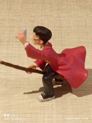 FIGURA HARRY POTTER miniatura.