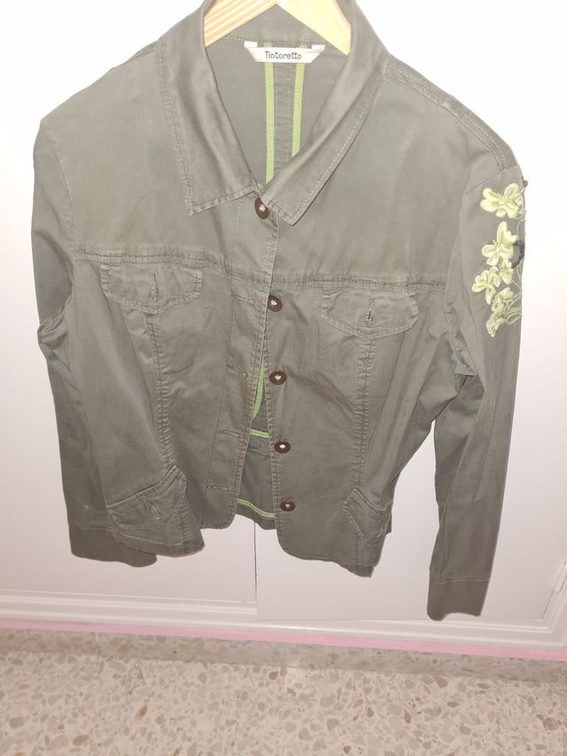 chaqueta con bordado