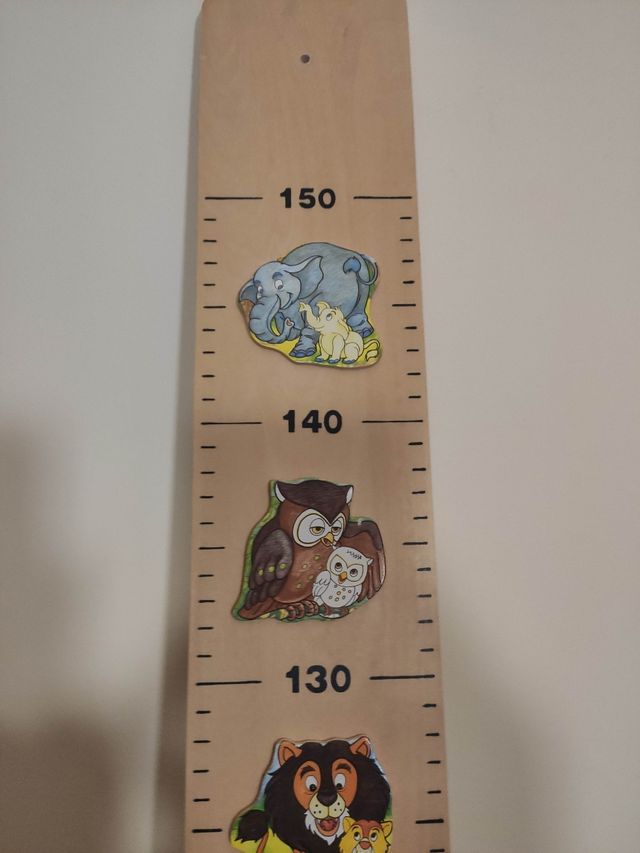 Medidor infantil madera.