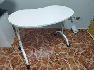 tavolo da manicure con cassetto e cuscino